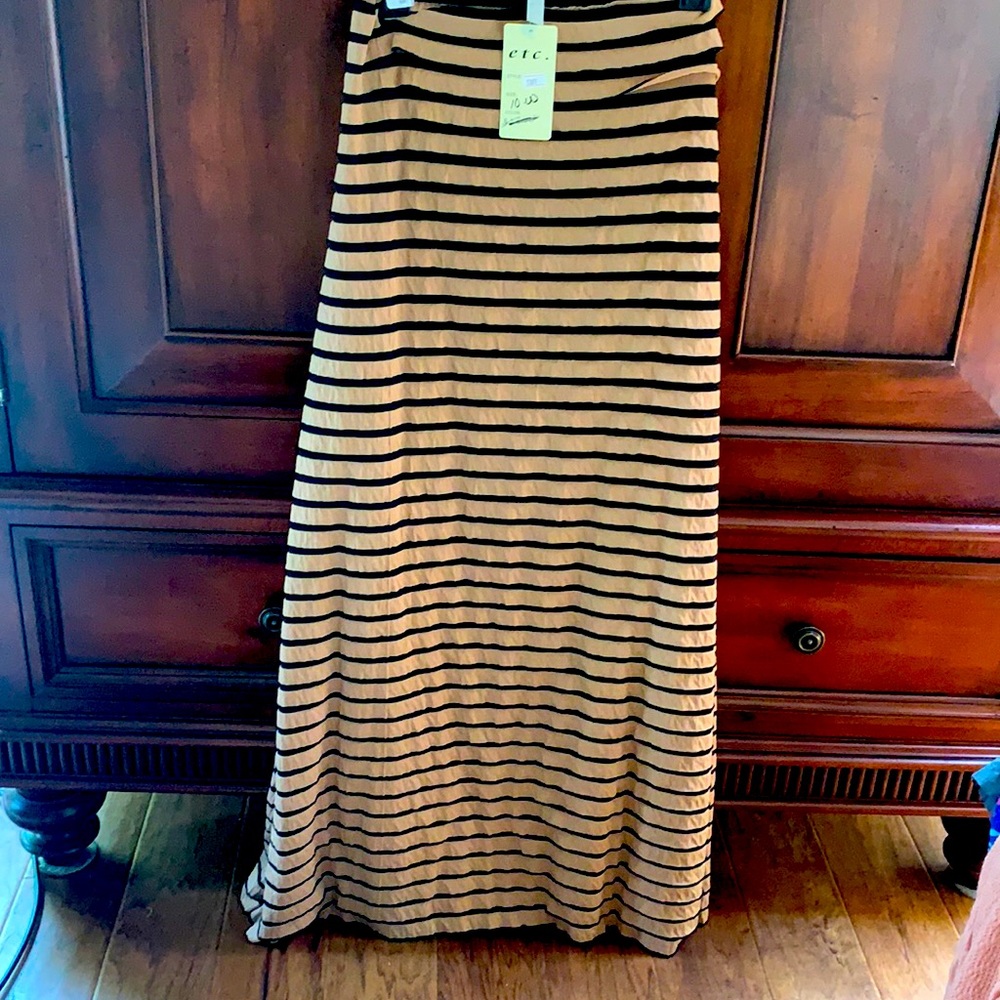 Lazy Day adorable ,  sz S/M skirt light brown